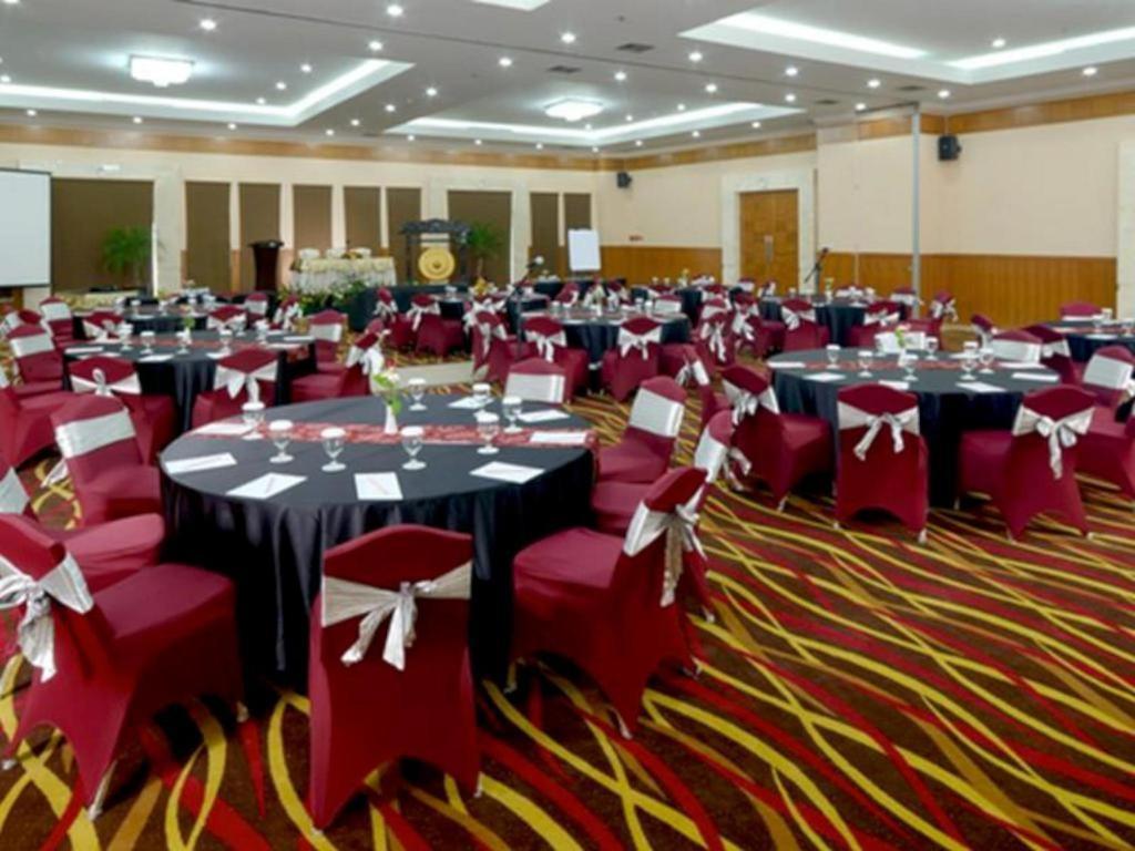 Grand Cempaka Business Hotel Yakarta Exterior foto