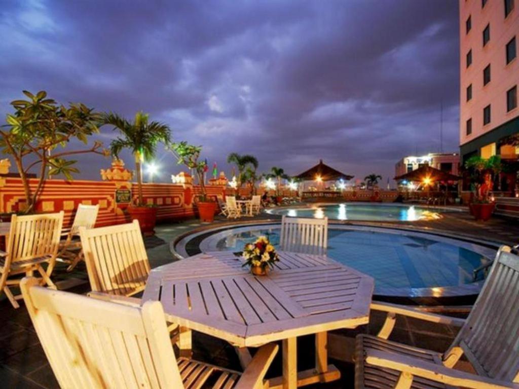 Grand Cempaka Business Hotel Yakarta Exterior foto